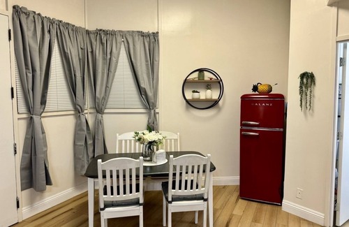 Downtown Honolulu Apartamento | Executive Center Studio with Kitchenette, secure building pool, FREE PARKING