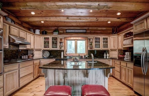 Hayward Casa | Executive Custom Log Lodge on Little Round Lake
