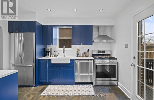 East York Casa | Executive Detached Home For Longer Stays (Minutes to Downtown & Danforth)