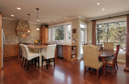 Dilworth Mountain Estates Casa | Ejecutivo Dilworth Mountain Home Backing en Parkland