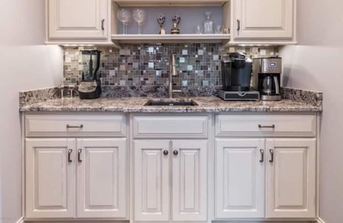 Buechel Casa | Executive East End Derby Home with Heated Pool