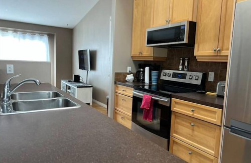 Bonnyville Casa | Executive furnished split level house