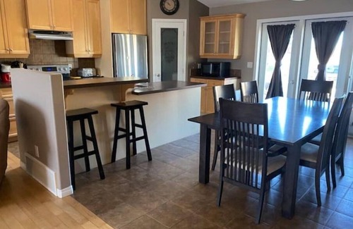 Bonnyville Casa | Executive furnished split level house