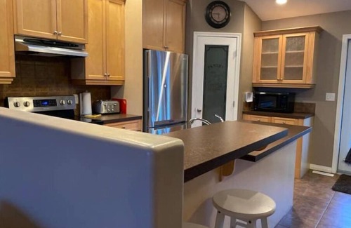 Bonnyville Casa | Executive furnished split level house