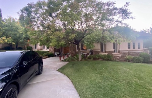 Gilroy Casa | Executive gorgeous gated retreat in wine country.
