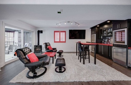 Barrie Casa | Executive high end home with Backyard Oasis!