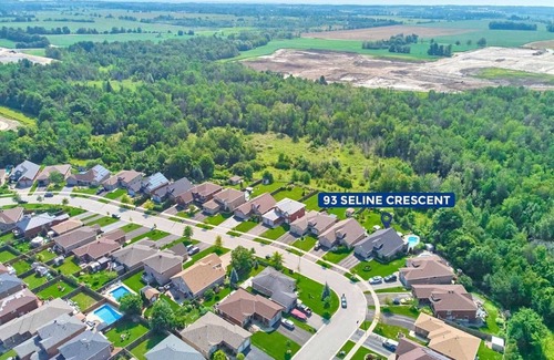 Barrie Casa | Executive high end home with Backyard Oasis!