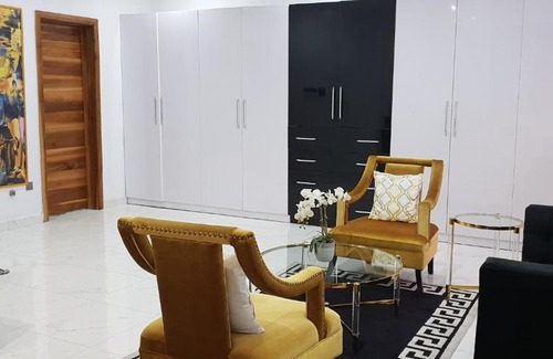 Lekki Phase 1 Hotel | EXECUTIVE HOME