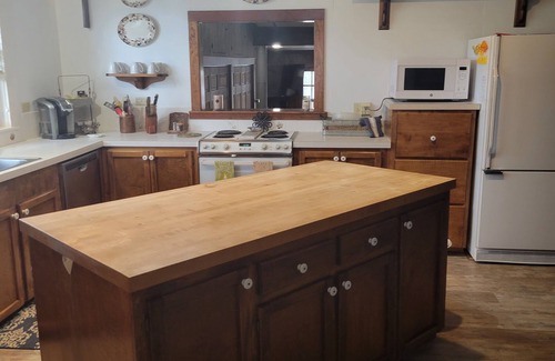 Milton Casa | Executive home with a country feel on a quiet dead end road