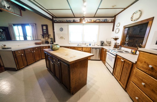 Milton Casa | Executive home with a country feel on a quiet dead end road