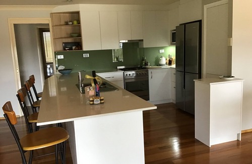 Moruya Casa | Casa ejecutiva con piscina y cerca de playas. Configuración rural. Perro amigable