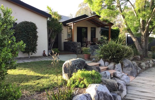 Moruya Casa | Casa ejecutiva con piscina y cerca de playas. Configuración rural. Perro amigable
