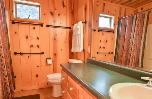 Markesan Cabina | Executive lake front home sleeps 12- Amazing Views and Amenities
