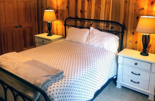 Markesan Cabina | Executive lake front home sleeps 12- Amazing Views and Amenities