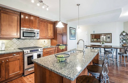 Westbank Condominio | Executive Lakeview Suite, 3 King Bedrooms 2 Baths, 2 Private Patios