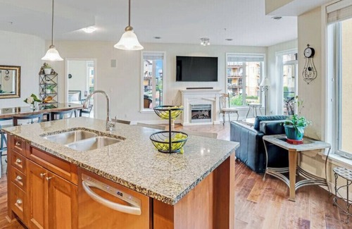 Westbank Condominio | Executive Lakeview Suite, 3 King Bedrooms 2 Baths, 2 Private Patios