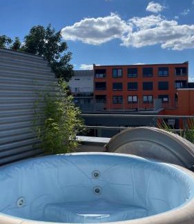 Hainholz Apartamento | Executive Maisonette Penthouse Loft, Rooftop Pool, Central Hannover and Direct Messe Connection