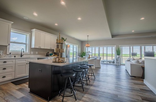 Waunakee Villa | Executive Modern Farmhouse 7 hab 4 baños en entorno rural WI cerca de Madison!