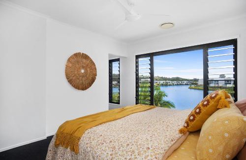 Maroochydore Casa | Executive, modern waterfront house