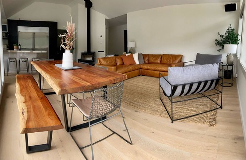 Nelson Casa | Executive Nelson Waterfront Home
