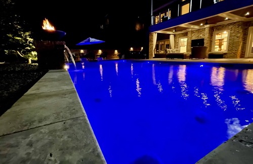 Cumming Casa | EXECUTIVE Resort/Family Estate POOL+Hot Tub +TESLA Model X (opt)