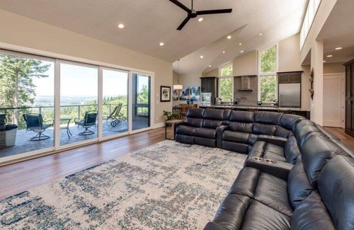 Sherwood Casa | Executive Retreat| Incredible Views | Smores Around the Firepit
