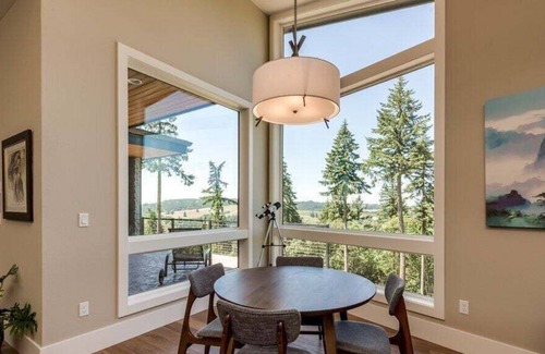Sherwood Casa | Executive Retreat| Incredible Views | Smores Around the Firepit