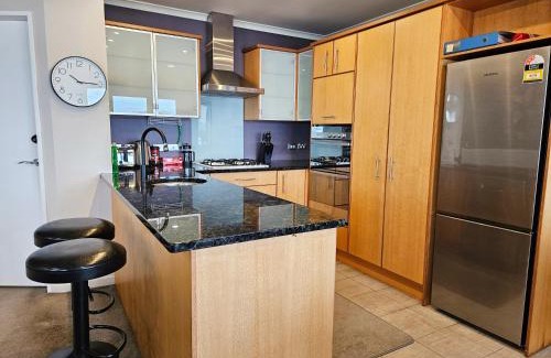 Wellington Apartamento | Executive, Spacious & Modern Home, 8 Beds!