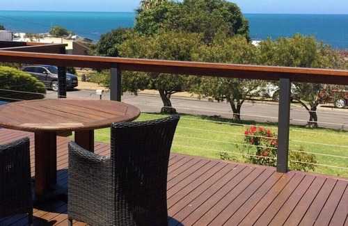 McCracken Casa | Executive Style & Sea Views