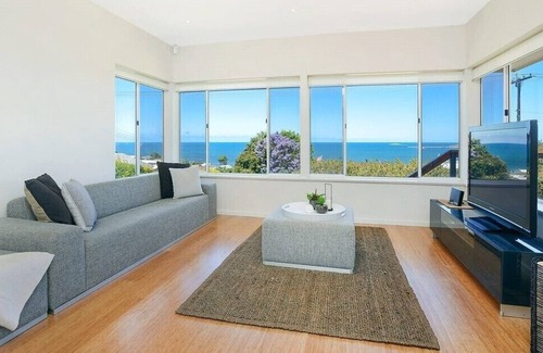 McCracken Casa | Executive Style & Sea Views