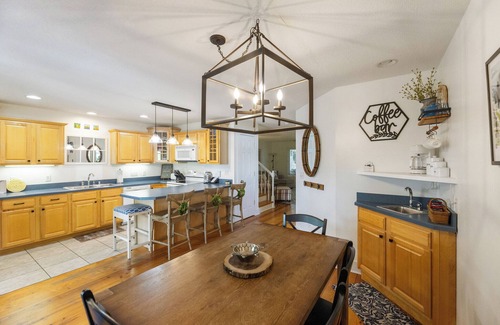 Grand Rivers Condominio | Executive Two Bedroom Pond View Condo