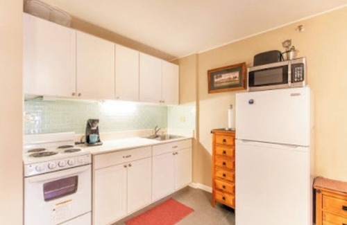 Downtown Honolulu Hotel | ExecutiveUnit ocean view-freeWIFI heated Olympic size pool-jacuzzi-heart of town