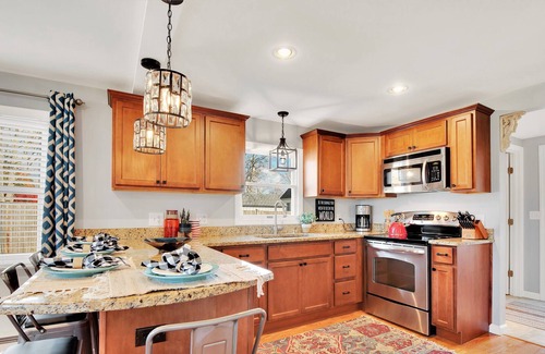 Old Saybrook Center Casa | Exhale at Old Saybrook's Chic Retreat!