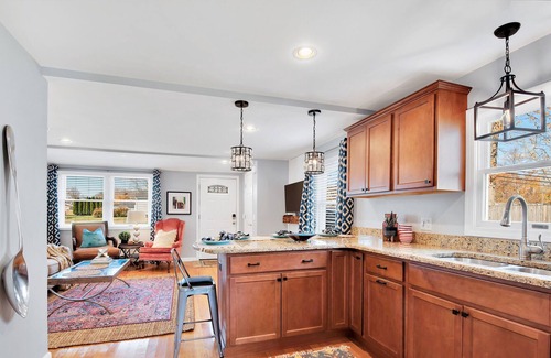Old Saybrook Center Casa | Exhale at Old Saybrook's Chic Retreat!