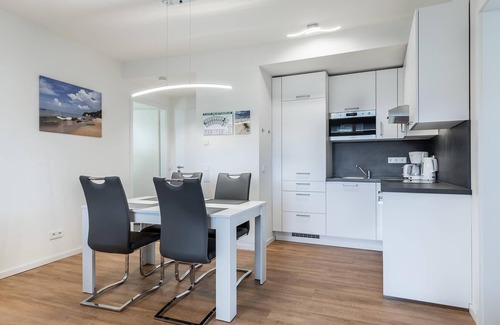 Alt-Travemunde/Ronnau Apartamento | Exklusives Apartment mit Loggia und Zwei Badezimmern, Direkt am Park Gelegen