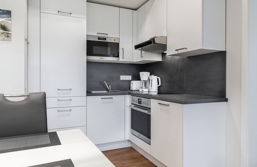 Alt-Travemunde/Ronnau Apartamento | Exklusives Apartment mit Loggia und Zwei Badezimmern, Direkt am Park Gelegen