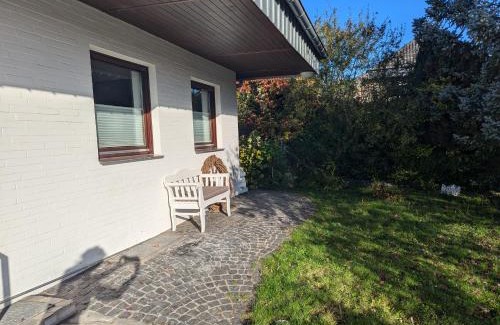 Rath Apartamento | Exklusives 2 Zimmer Dachstudio mit Kamin Perfekte Lage für Phantasialand und Köln Messe inkl Parkplatz und Vollausstattung