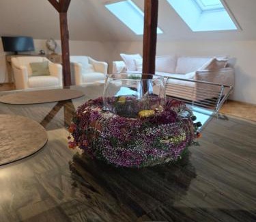 Rath Apartamento | Exklusives 2 Zimmer Dachstudio mit Kamin Perfekte Lage für Phantasialand und Köln Messe inkl Parkplatz und Vollausstattung