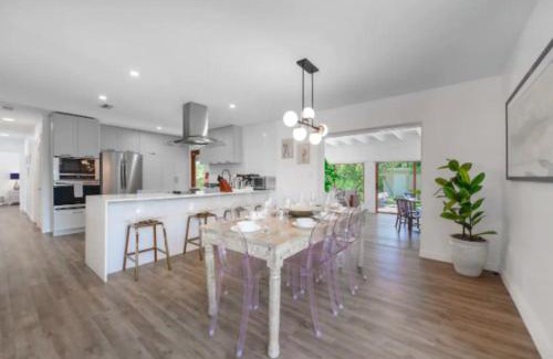 Coral Terrace Apartamento | Exotic 4 Bedroom House With Pool