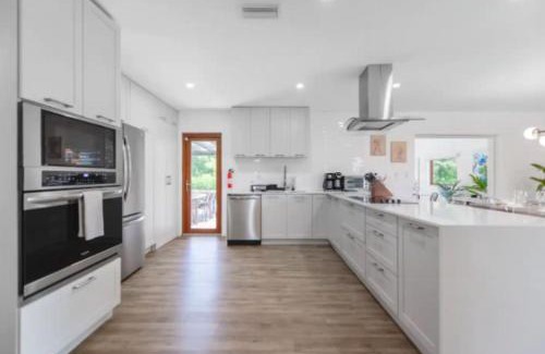 Coral Terrace Apartamento | Exotic 4 Bedroom House With Pool