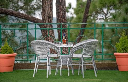 Dharampur Apartamento | Exotic Stays I Mountain Mist Inn l Family Groups I Helpfull Staff I Open Air Lawn & Rooftop I Pet friendly & Serviced Apts I Kasauli