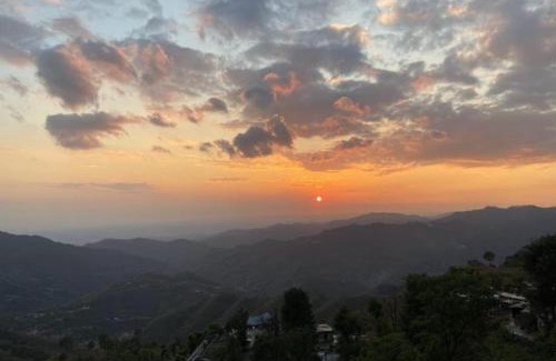 Dharampur Apartamento | Exotic Stays I Seven Time Kasauli ! BBQ & Bonfire And Family Events Allowed I Kasauli