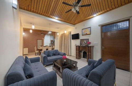 Dharampur Apartamento | Exotic Stays I The Rajmahal Retreat I 4 Bedroom Villa l Pet friendly & Serviced Villa I Nature Treks & Mountains View I Bonfire I Kasauli