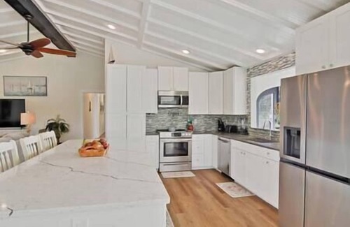 Fort Myers Casa | Exotic Water Front Getaway! Sleeps 14
