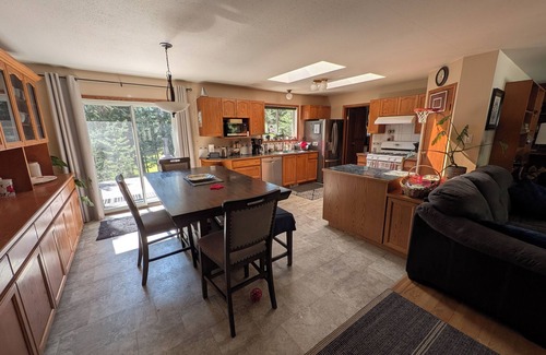 Thompson-Nicola Regional District Otro | Experience Zen in a charming 3-bedroom farmhouse in Beautiful Thompson-Nicola.