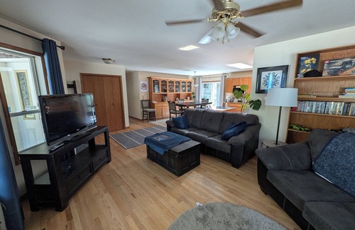 Thompson-Nicola Regional District Otro | Experience Zen in a charming 3-bedroom farmhouse in Beautiful Thompson-Nicola.