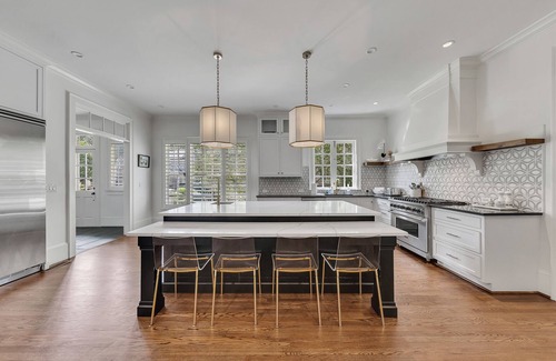 North Buckhead Casa | Expansive 5BR/7BA home in Buckhead, just 9.8 miles from Mercedes-Benz Stadium. Features a chef’s kitchen, in-law suite, ensuite baths, basement lounge, office, gym, and screened patio. Ideal for families, groups, or traveling fans.