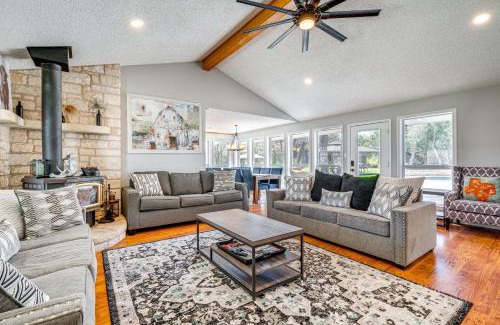 Oatmeal Casa | Expansive Bertram Retreat with Pool, on 28 Acres!