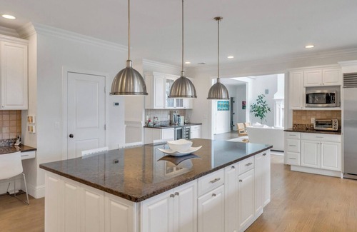 Bridgehampton Casa | Expansive Bridgehampton Estate on almost 3 acres, Private Pool and Tennis,...
