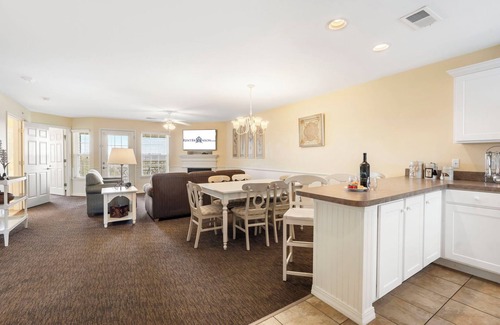 Kimberling City Condominio | Expansive Condo w Table Rock Lake Access-Free Attraction Tickets-Mini Golf-Cmty Pool-Pickleball